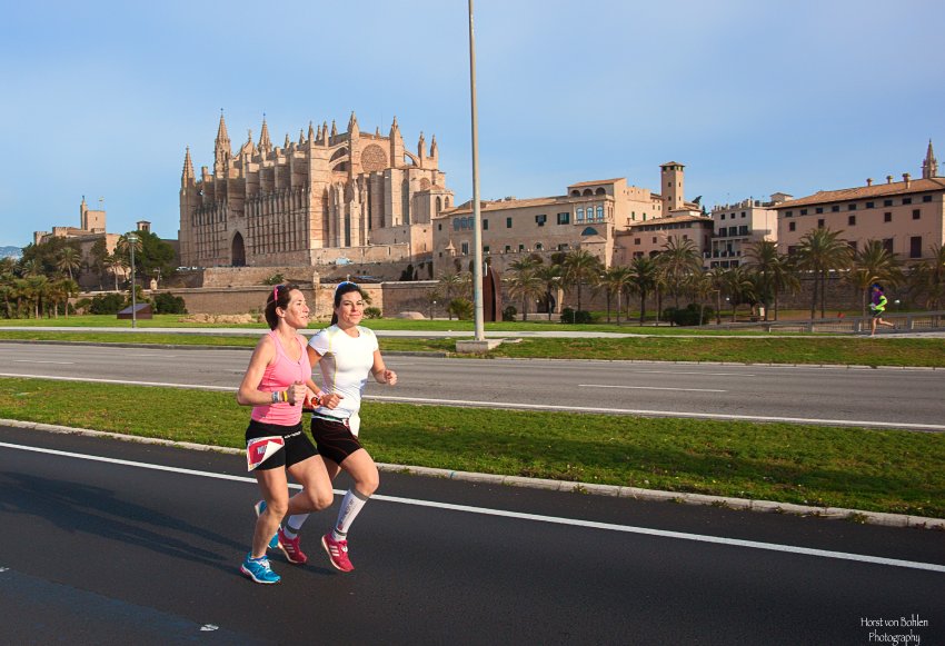 Glückliche Frauen beim 261 Women´s Marathon in Palma de Mallorca